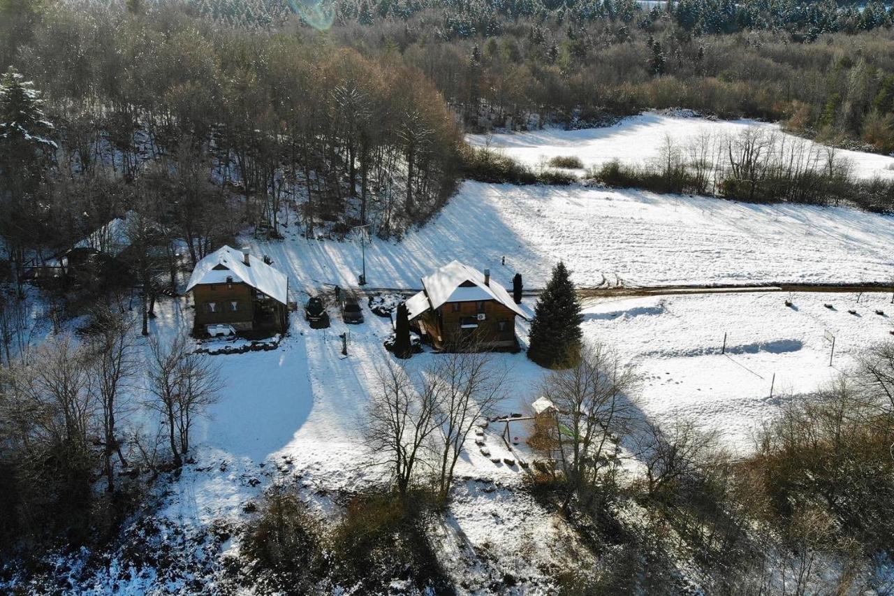 Woodenhouse With Two Apartments Otočac Buitenkant foto
