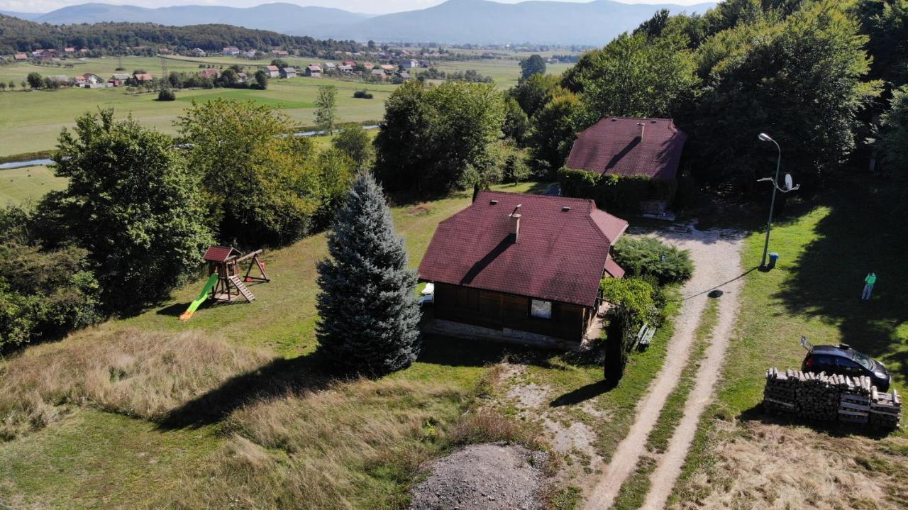 Woodenhouse With Two Apartments Otočac Buitenkant foto