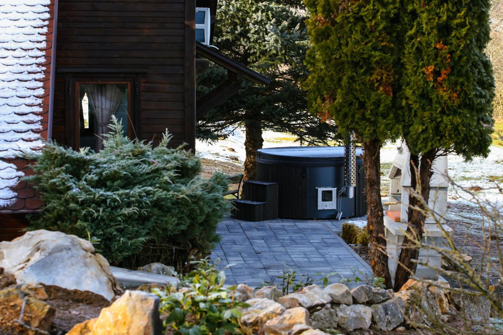 Woodenhouse With Two Apartments Otočac Buitenkant foto