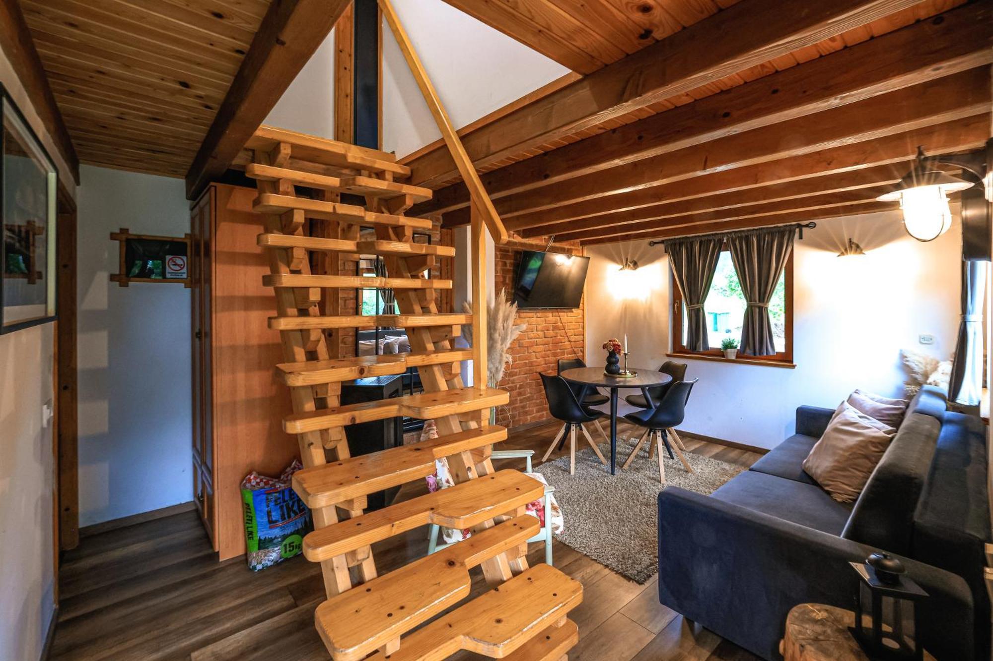 Woodenhouse With Two Apartments Otočac Kamer foto