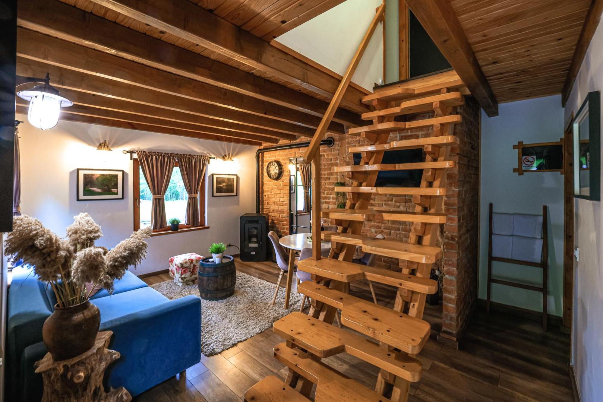 Woodenhouse With Two Apartments Otočac Kamer foto