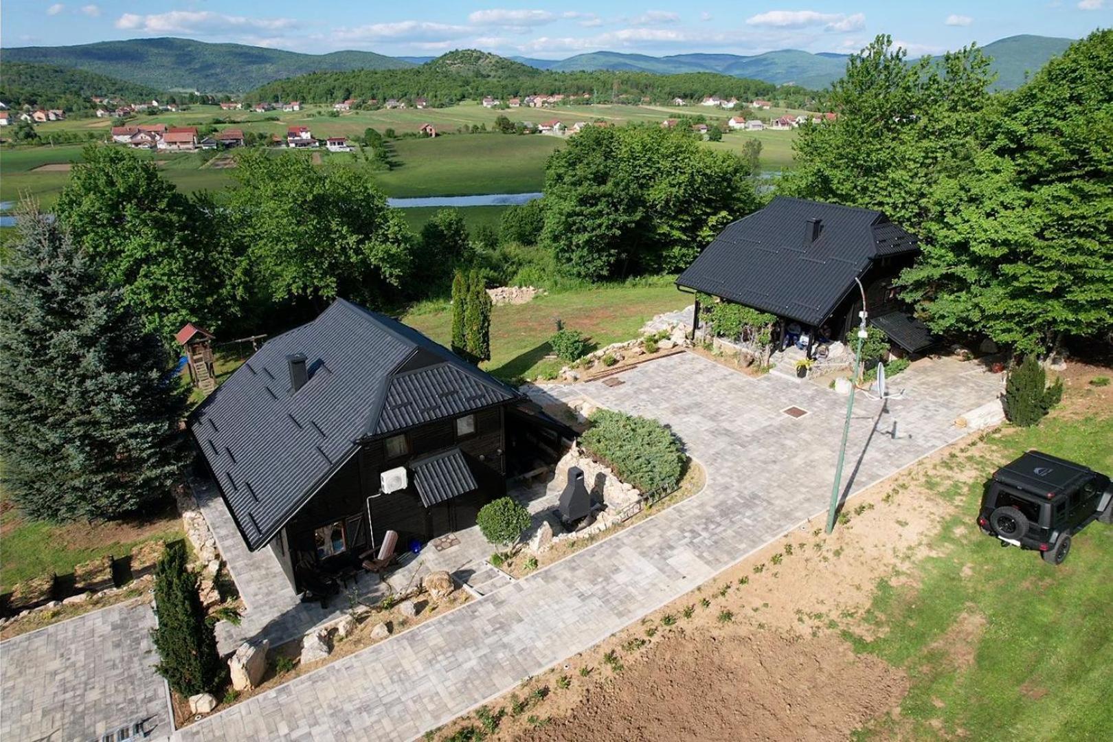 Woodenhouse With Two Apartments Otočac Buitenkant foto