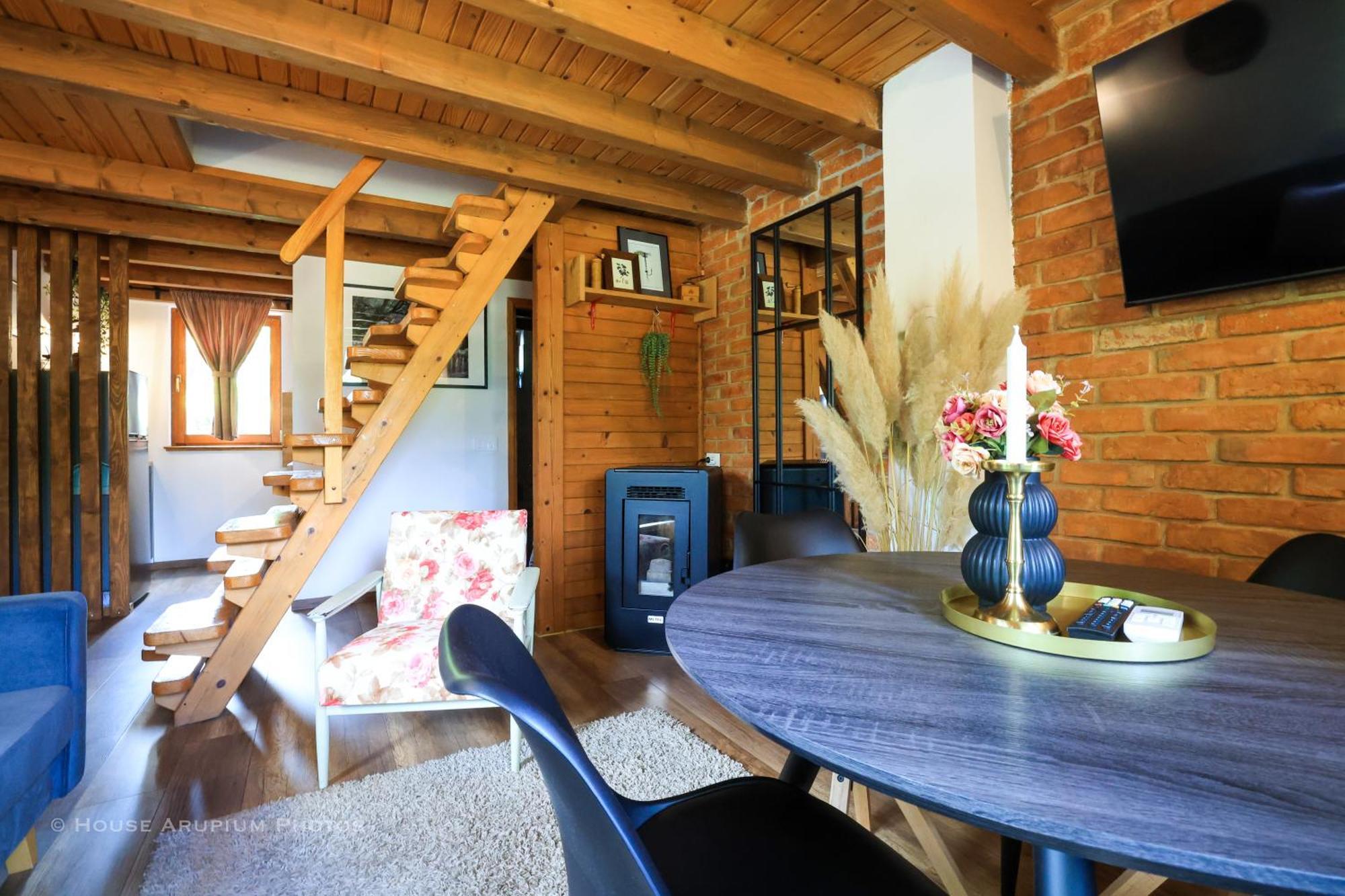 Woodenhouse With Two Apartments Otočac Buitenkant foto