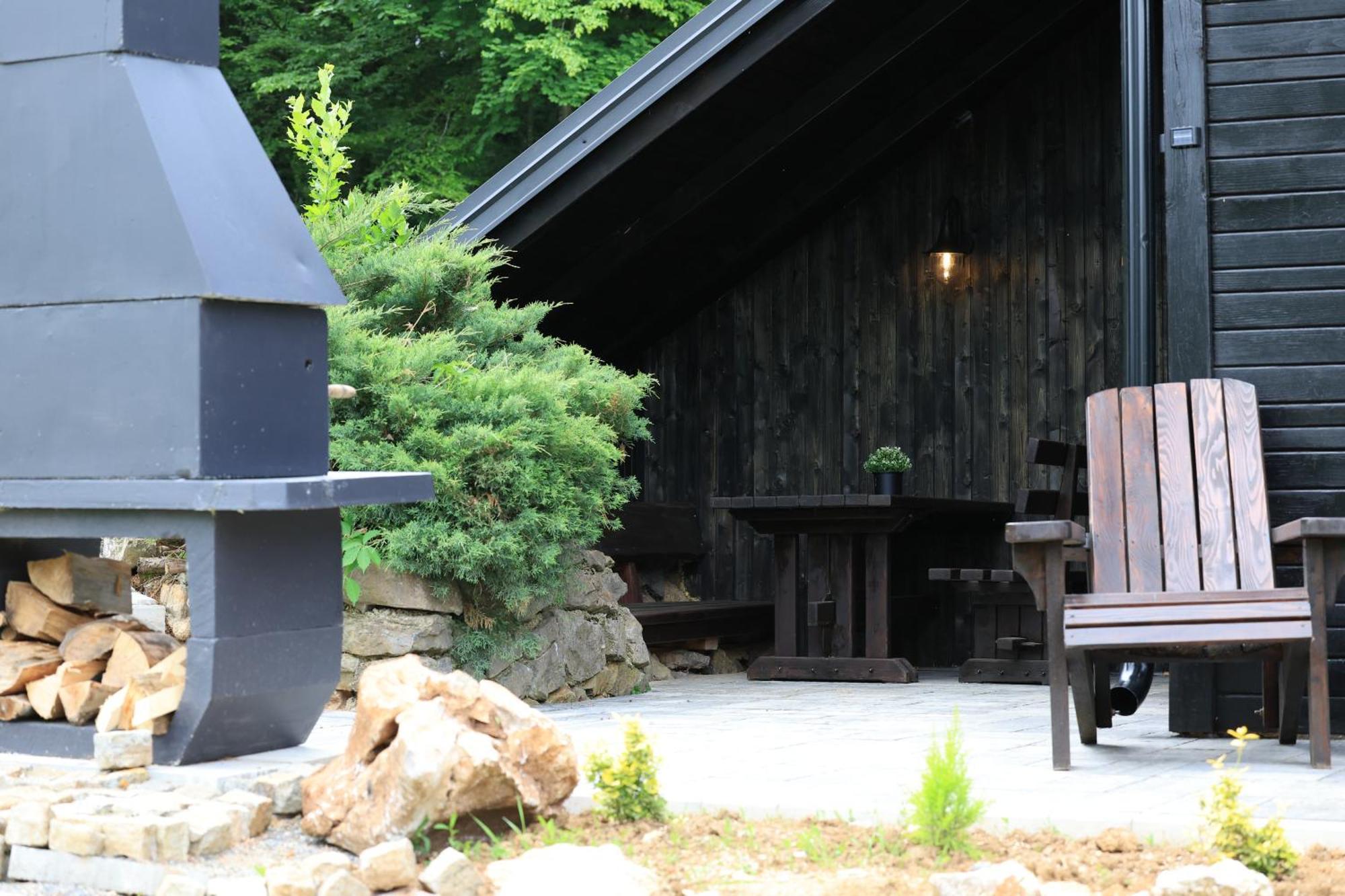 Woodenhouse With Two Apartments Otočac Buitenkant foto