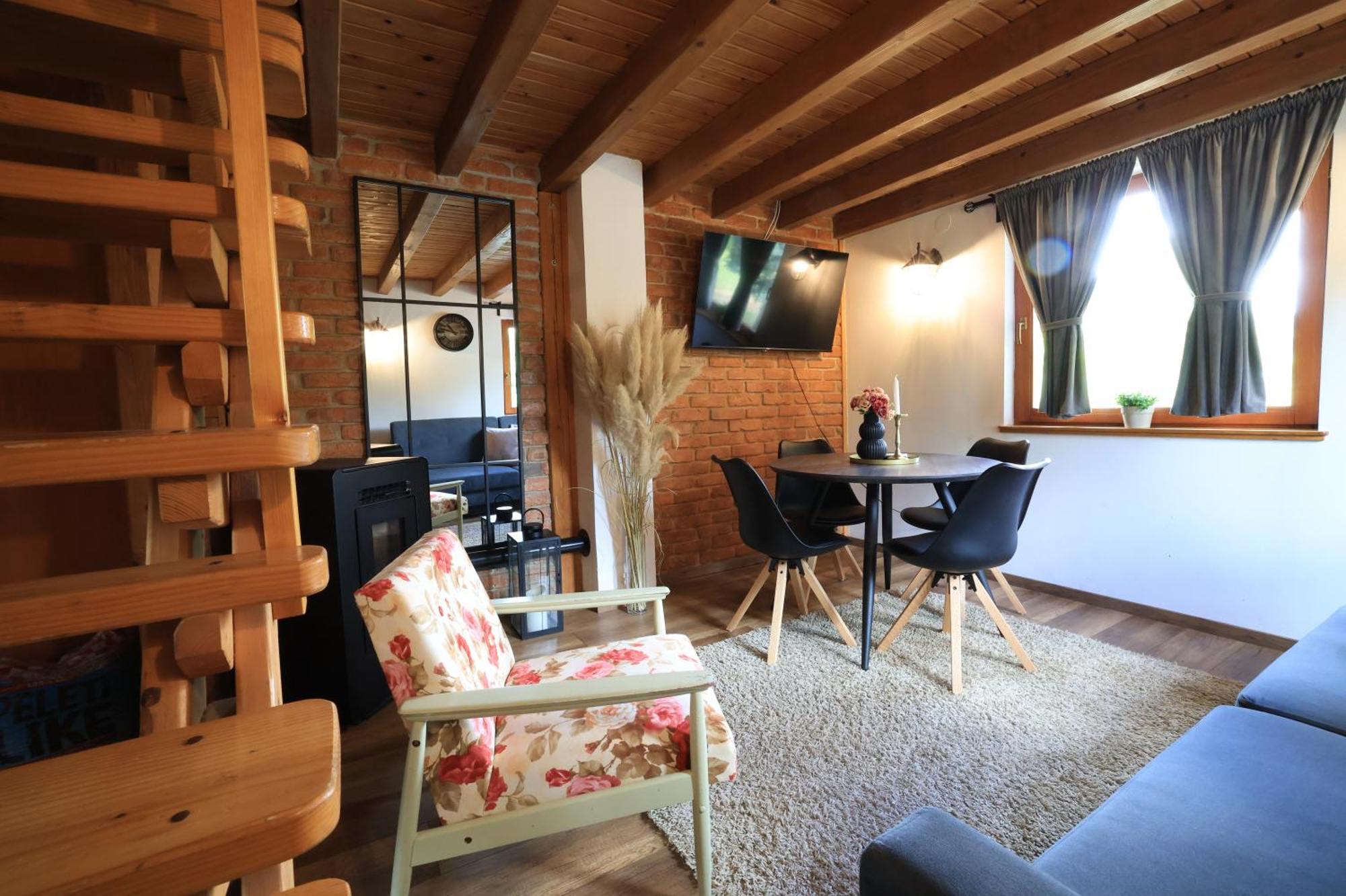 Woodenhouse With Two Apartments Otočac Buitenkant foto